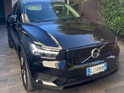 Nero Usata 2022 Volvo XC40 Momentum SUV | 25.000 € (Buon prezzo)
