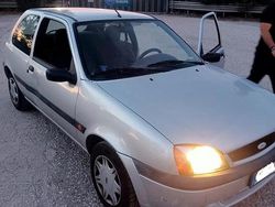 Grigio Usata 2001 Ford Fiesta Tre volumi | 1000 €