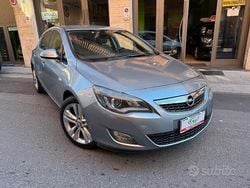 Grigio Usata 2010 Opel Astra Cosmo Tre volumi | 2990 € (Buon prezzo)
