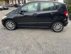 Nero Usata 2009 Mercedes A180 Avantgarde Tre volumi | 2480 €