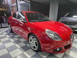 Rosso Usata 2015 Alfa Romeo Giulietta Distinctive Tre volumi | 9900 € (Molto cara)