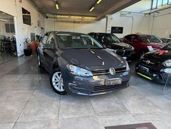 Grigio Usata 2015 VW Golf VII Comfortline Tre volumi | 8900 € (Buon prezzo)
