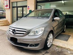 Grigio Usata 2008 Mercedes 180 Tre volumi | 4600 € (Cara)