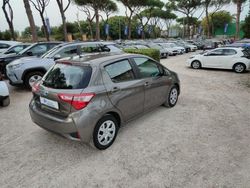 Grigio Usata 2018 Toyota Yaris Hybrid Business Edition Tre volumi | 14.800 € (Molto cara)