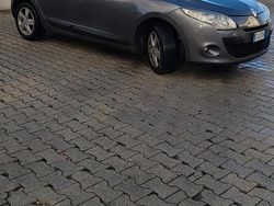 Grigio Usata 2010 Renault Mégane Tre volumi | 2500 € (Buon prezzo)
