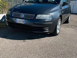 Usata 2003 Fiat Stilo Due volumi | 800 € (Buon prezzo)