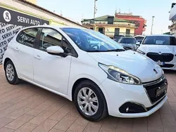Bianco Usata 2017 Peugeot 208 Active Due volumi | 9900 € (Buon prezzo)