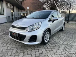 Argento Usata 2016 Kia Rio Tre volumi | 5900 € (Ottimo prezzo)