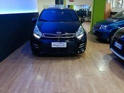Nero Usata 2016 Kia Rio Tre volumi | 8100 € (Buon prezzo)