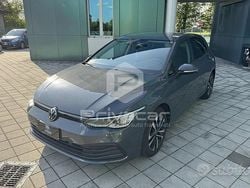 Grigio Usata 2021 VW Golf VIII Style Due volumi | 19.999 € (Ottimo prezzo)