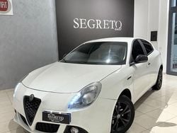 Bianco Usata 2015 Alfa Romeo Giulietta Exclusive Tre volumi | 5800 € (Buon prezzo)