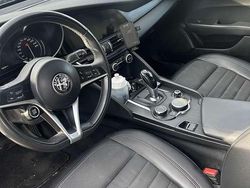 Argento Usata 2018 Alfa Romeo Giulia Tech Edition Tre volumi | 19.000 € (Buon prezzo)