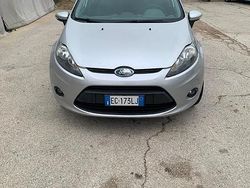 Grigio Usata 2010 Ford Fiesta Due volumi | 3500 € (Buon prezzo)