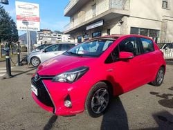 Rosso Usata 2017 Toyota Yaris Hybrid Style Tre volumi | 10.600 € (Buon prezzo)