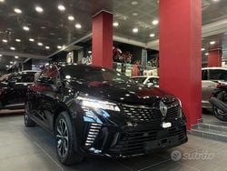 Nero etoile Nuova 2025 Renault Clio V Techno Tre volumi | 22.900 € (Molto cara)