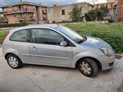 Grigio Usata 2008 Ford Fiesta Titanium Due volumi | 1200 € (Super prezzo)