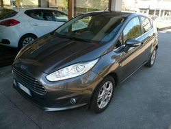 Grigio scuro metall. Usata 2016 Ford Fiesta Tre volumi | 8400 € (Buon prezzo)