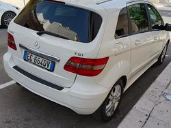 Bianco Usata 2011 Mercedes 180 Tre volumi | 4199 €