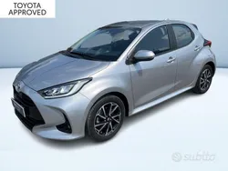 Argento metallizzato Usata 2022 Toyota Yaris Hybrid Trend Tre volumi | 18.000 € (Buon prezzo)