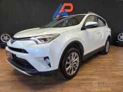 Bianco Usata 2016 Toyota RAV4 Lounge SUV | 11.900 € (Buon prezzo)