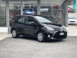 Nero Usata 2014 Toyota Yaris Hybrid Tre volumi | 8200 € (Buon prezzo)