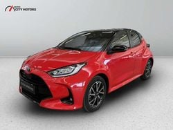 Rosso Usata 2021 Toyota Yaris Hybrid Style Tre volumi | 18.700 € (Buon prezzo)