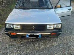 Usata 1987 Renault R9 Tre volumi | 250 €