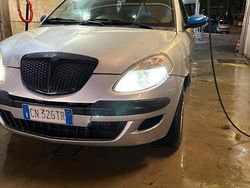 Grigio Usata 2004 Lancia Ypsilon Due volumi | 700 € (Buon prezzo)