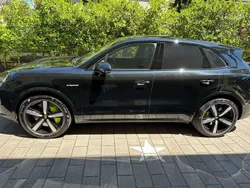 Usata 2024 Porsche Cayenne Turbo E-Hybrid SUV | 165.000 €