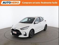Bianco Usata 2023 Toyota Yaris Hybrid Trend Tre volumi | 18.199 € (Buon prezzo)