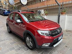 Rosso Usata 2018 Dacia Sandero Lauréate Due volumi | 9950 € (Cara)