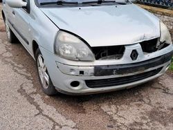 Usata 2005 Renault Clio II Due volumi | 750 € (Super prezzo)