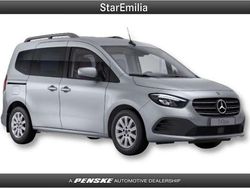 Grigio Nuova 2025 Mercedes 180 Premium Tre volumi | 26.700 € (Super prezzo)