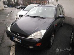 Blu Usata 2001 Ford Focus Zetec Station wagon | 1900 € (Molto cara)