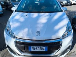 Bianco Usata 2018 Peugeot 208 Active Due volumi | 9900 € (Buon prezzo)