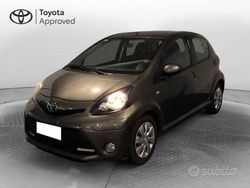 Bronze met Usata 2012 Toyota Aygo Connect Style Due volumi | 6900 € (Molto cara)