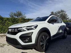 Bianco ghiaccio Nuova 2025 Dacia Sandero Expression Tre volumi | 17.750 € (Buon prezzo)