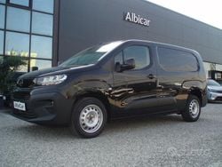 Nero Nuova 2025 Opel Combo S Monovolume | 24.400 € (Buon prezzo)