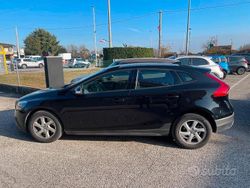 Nero Usata 2016 Volvo V40 CC Business Edition Station wagon | 12.990 € (Cara)