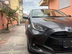 Grigio Usata 2021 Toyota Yaris Hybrid Due volumi | 17.000 € (Buon prezzo)