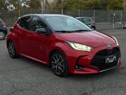 Rosso Usata 2021 Toyota Yaris Hybrid Style Tre volumi | 13.999 € (Buon prezzo)