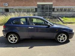 Blu/azzurro Usata 2003 Alfa Romeo 147 Distinctive Due volumi | 900 € (Ottimo prezzo)