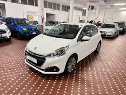 Bianco Usata 2016 Peugeot 208 Allure Due volumi | 6400 € (Buon prezzo)