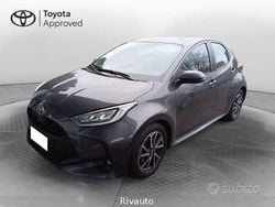 Grigio Usata 2022 Toyota Yaris Hybrid Trend Tre volumi | 17.500 € (Buon prezzo)