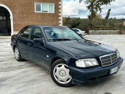 Blu Usata 1999 Mercedes C180 Tre volumi | 500 €