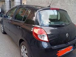 Nero Usata 2011 Renault Clio III Dynamique Tre volumi | 1800 € (Ottimo prezzo)