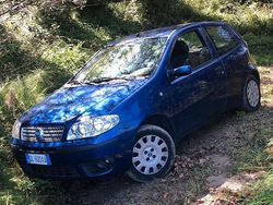 Blu Usata 2007 Fiat Punto Tre volumi | 1700 €