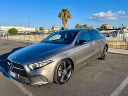 Grigio Usata 2019 Mercedes A180 Tre volumi | 21.900 € (Buon prezzo)