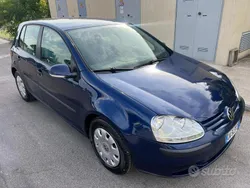 Usata 2004 VW Golf V Tre volumi | 950 € (Ottimo prezzo)