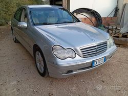 Grigio Usata 2002 Mercedes C220 Tre volumi | 2800 €